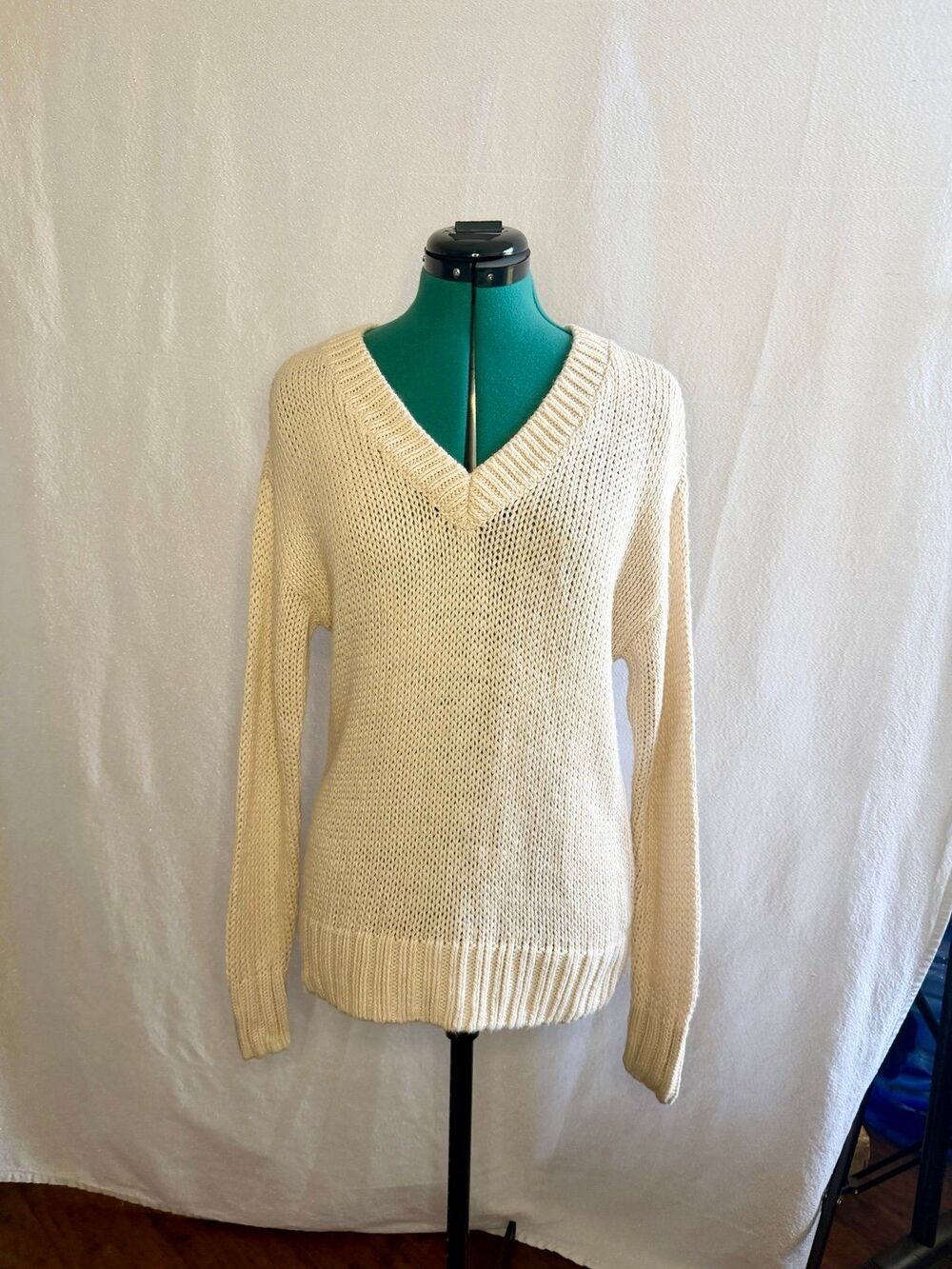 Victoria's Secret PINK cream colored V-Neck Pullover Sweater